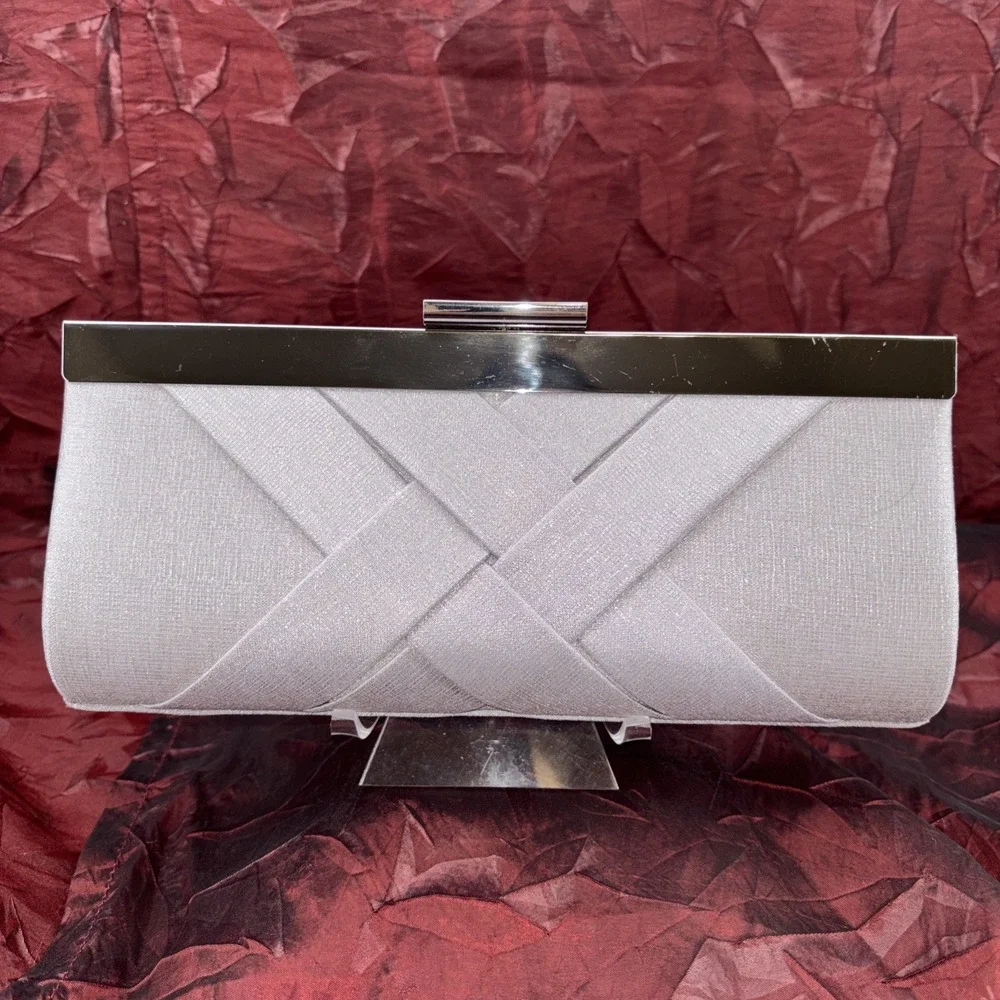 Estee & Lilly Silver Metallic Woven Shiny Chain Crossbody Clutch Evening EUC